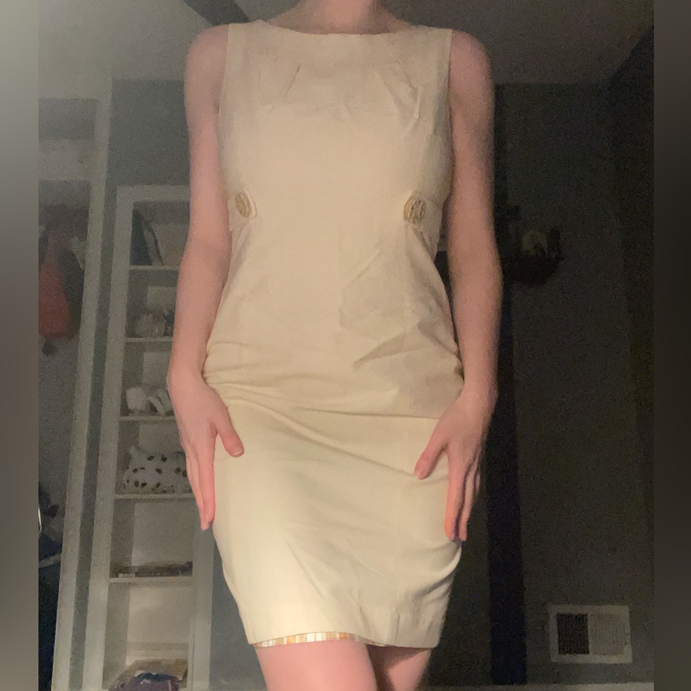 Size 10 Kristin Davis Cream/Ivory Sleeveless Dress